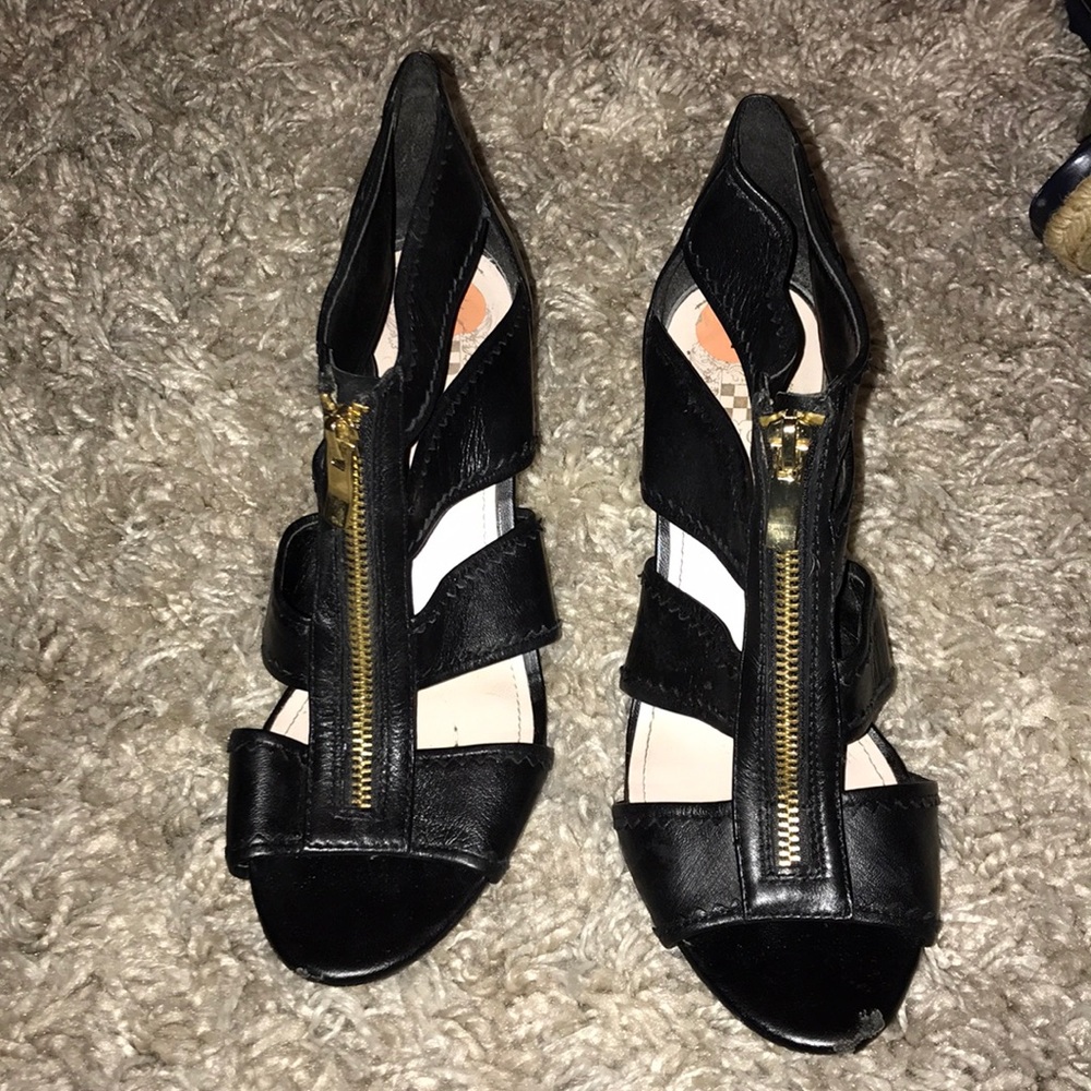 Black bootie Sandler’s size 7 some marks